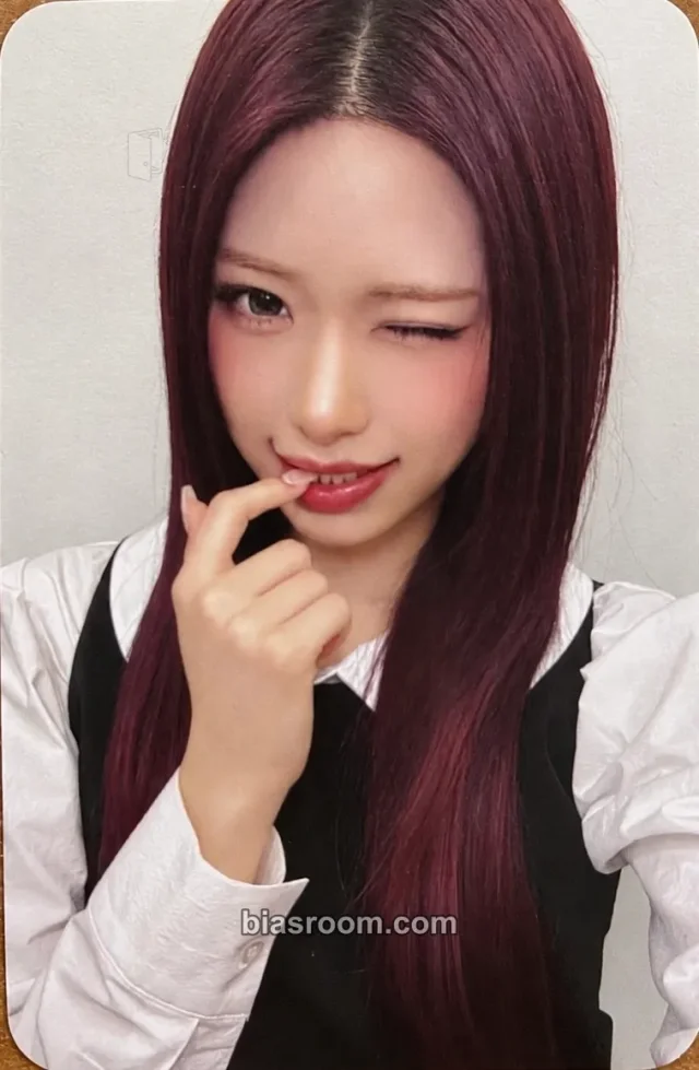 Zena RESCENE lip bomb K-pop photocard
