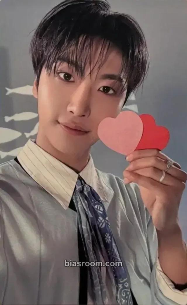 Photocard K-pop di Seonghwa ATEEZ Blue Drift MD - 8th Anniversary