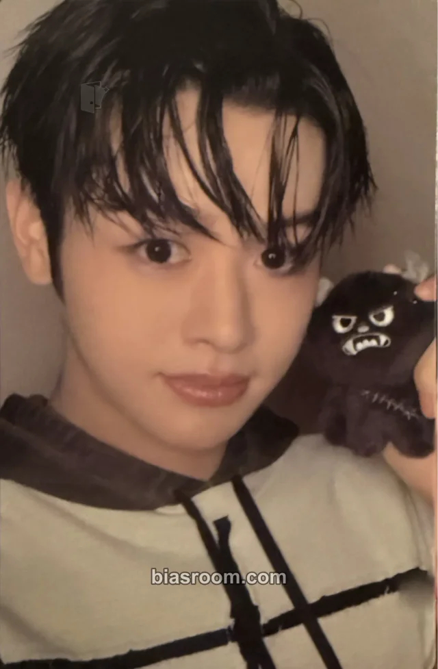 Ma Jingxiang CLOSE YOUR EYES blackout K-pop photocard