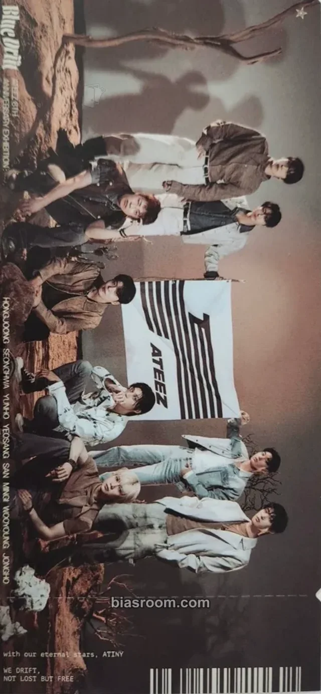Photocard K-pop di ATEEZ Blue Drift MD - 8th Anniversary