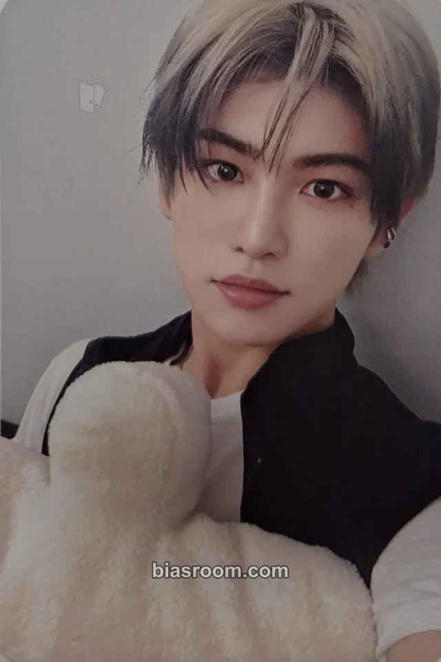 Photocard K-pop Minje KickFlip KICK OFF THE WALL Pt 1