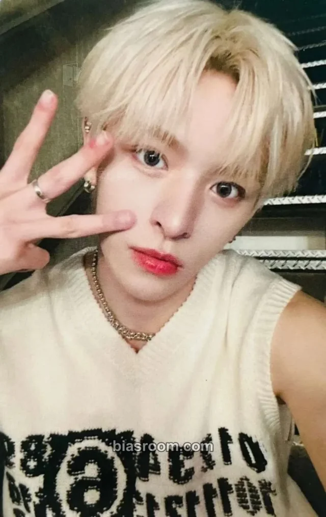 Laurence n.SSign Everblue K-pop photocard
