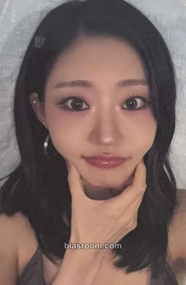 Julie KISS OF LIFE Who Is She K-pop photocard