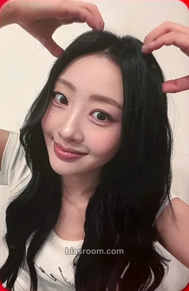 Yves Yves  Nail K-pop photocard
