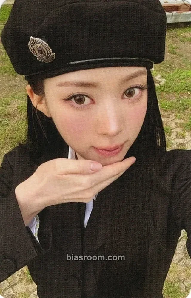 Narin MEOVV GO HARD K-pop photocard