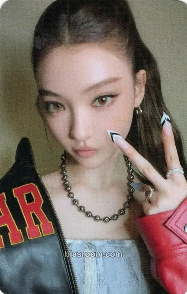 Ella MEOVV GO HARD K-pop photocard