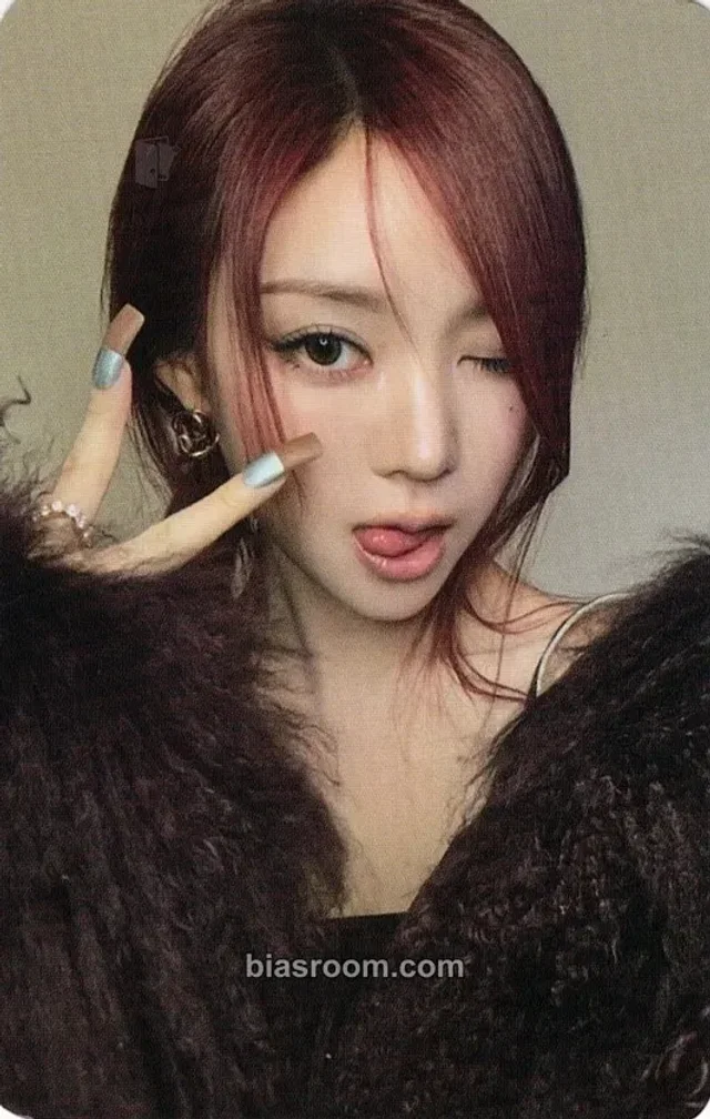 Narin MEOVV GO HARD K-pop photocard