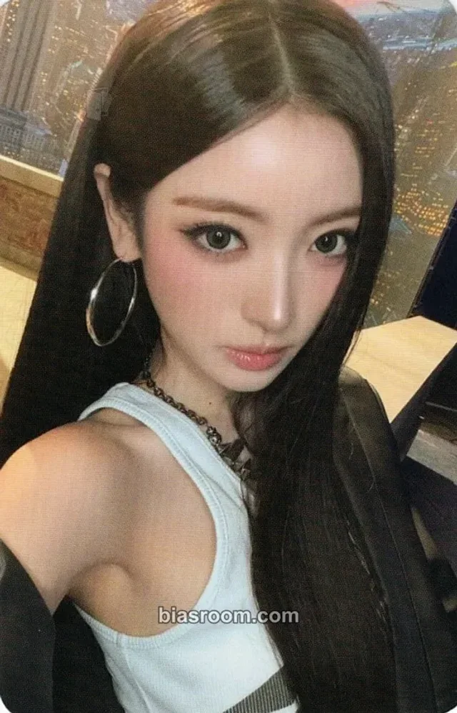 Anna MEOVV GO HARD K-pop photocard
