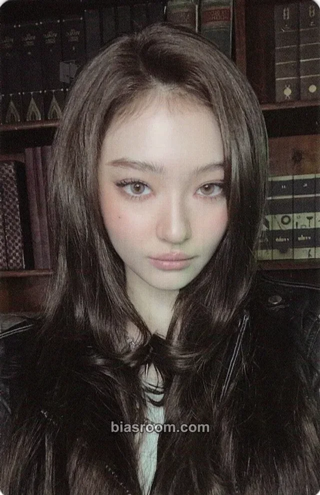 Ella MEOVV GO HARD K-pop photocard