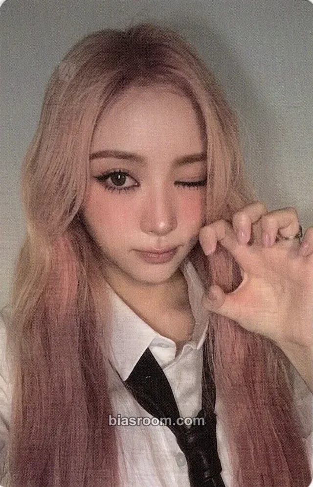 Narin MEOVV GO HARD K-pop photocard