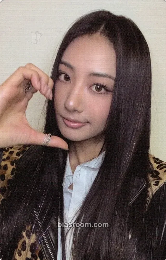 Gawon MEOVV GO HARD K-pop photocard