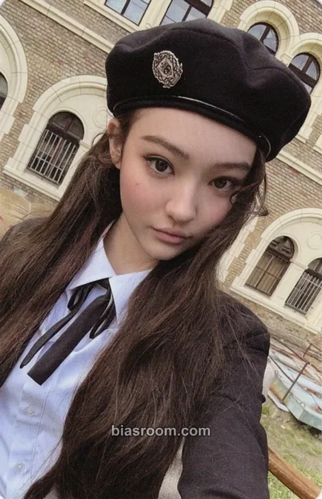 Ella MEOVV GO HARD K-pop photocard
