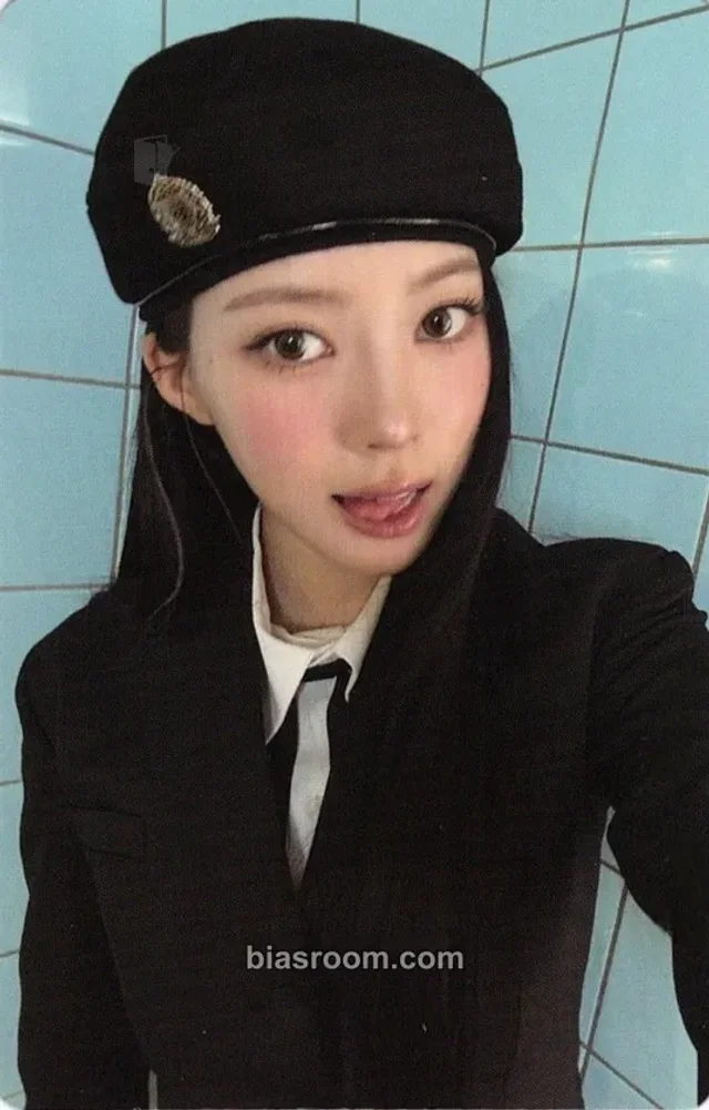 Narin MEOVV GO HARD K-pop photocard