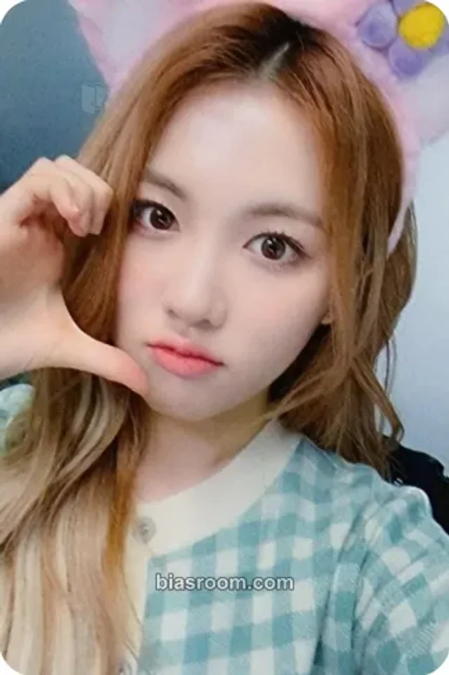 Jia TRI.BE Diamond K-pop photocard