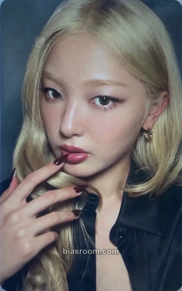 Yoonchae KATSEYE THE WILDWORLD TOUR K-pop photocard