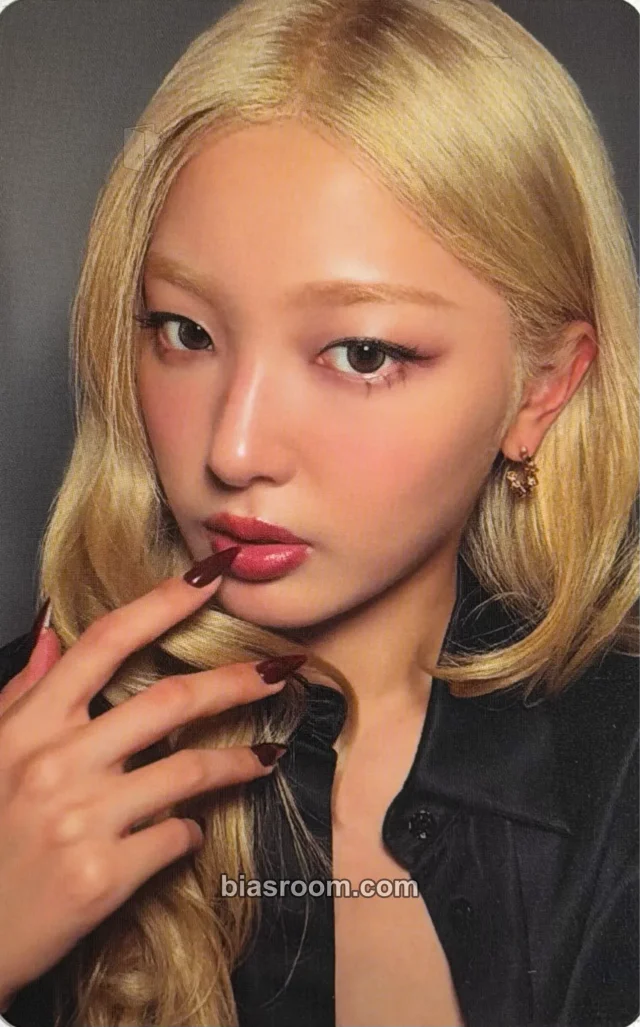 Yoonchae KATSEYE THE WILDWORLD TOUR K-pop photocard