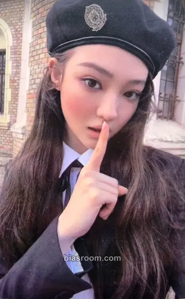 Ella MEOVV GO HARD K-pop photocard