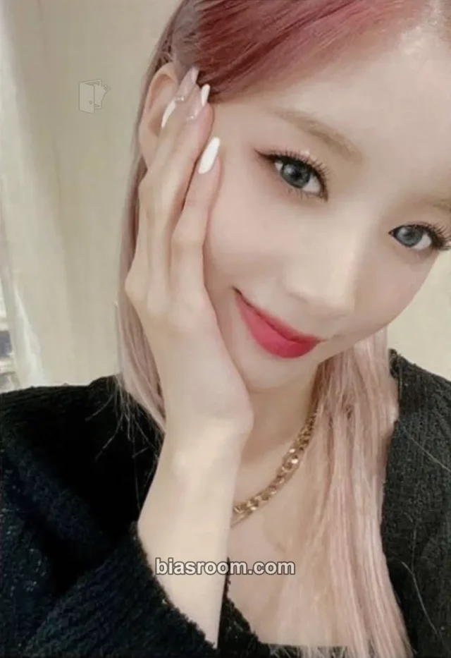 Yuki PURPLE KISS Geekyland K-pop photocard