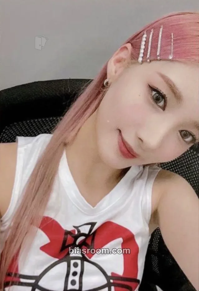 Yuki PURPLE KISS Geekyland K-pop photocard