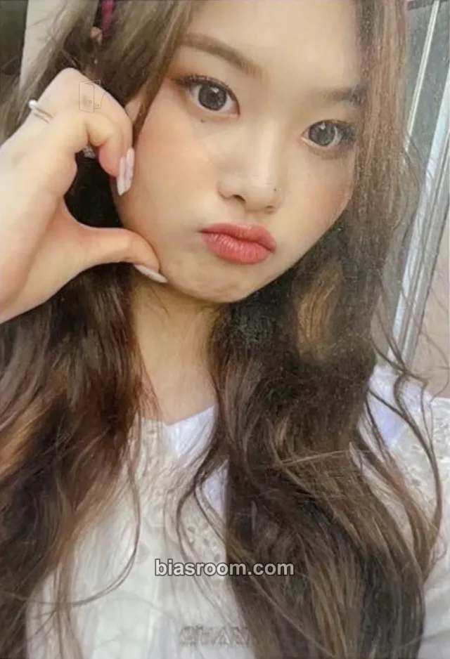 Swan PURPLE KISS HIDE & SEEK K-pop photocard