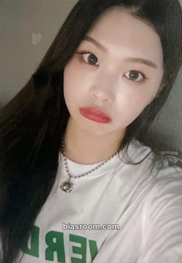Swan PURPLE KISS Geekyland K-pop photocard