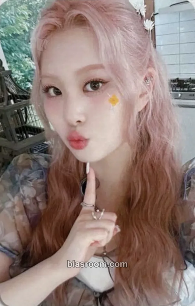 Swan PURPLE KISS Twenty K-pop photocard