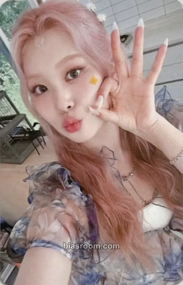 Swan PURPLE KISS Twenty K-pop photocard