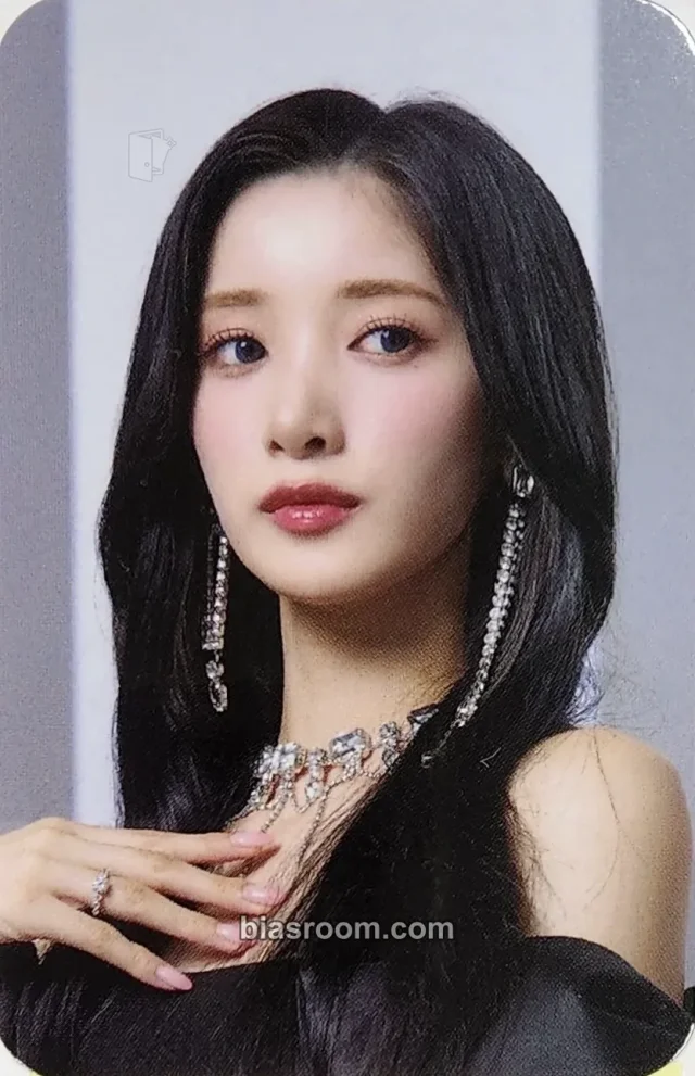 Yuki PURPLE KISS Queendom Puzzle K-pop photocard