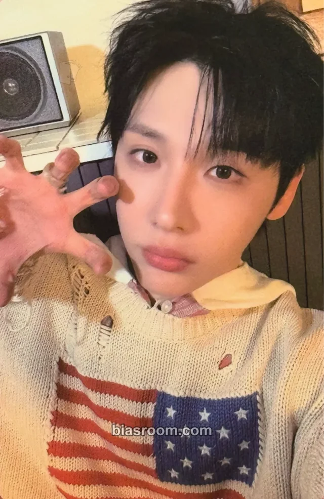 Woong AB6IX SEVEN : CRIMSON HORIZON K-pop photocard