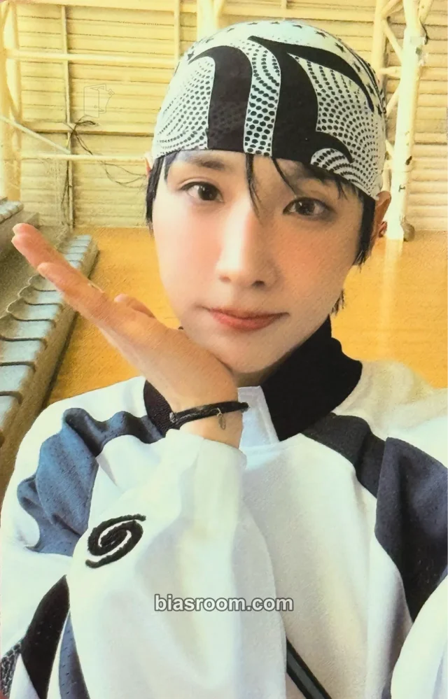 Woong AB6IX SEVEN : CRIMSON HORIZON K-pop photocard