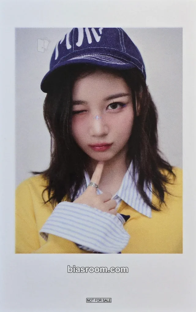Photocard K-pop Kaede tripleS Beyond Beauty
