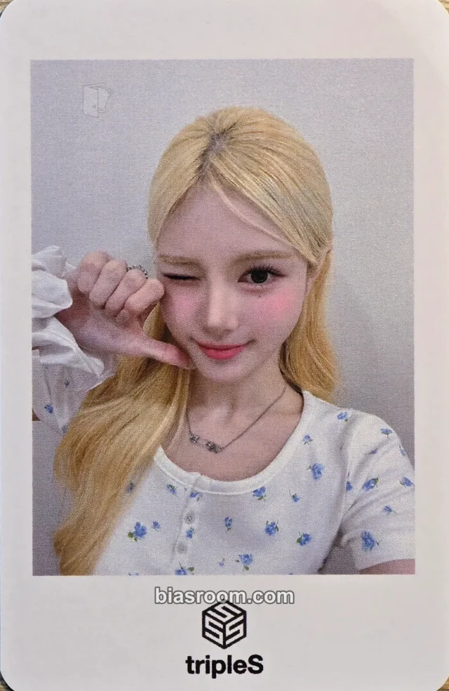 Mayu tripleS Assemble25 K-pop photocard