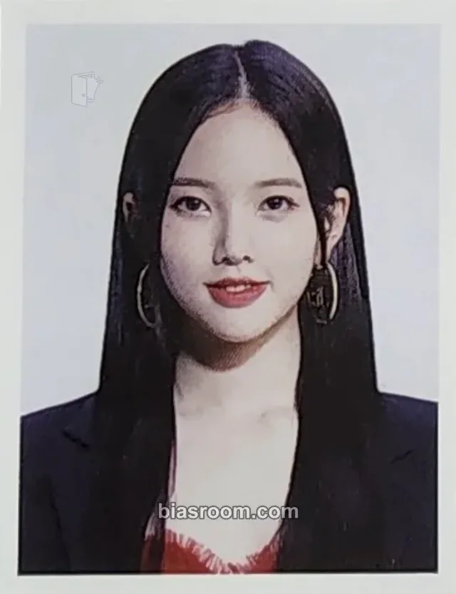 Soojin Weeekly Queendom Puzzle Pop-up Store K-pop photocard