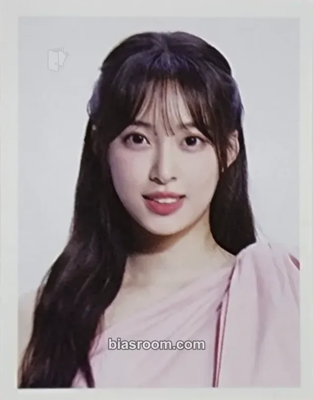 Zoa Weeekly Queendom Puzzle Pop-up Store K-pop photocard