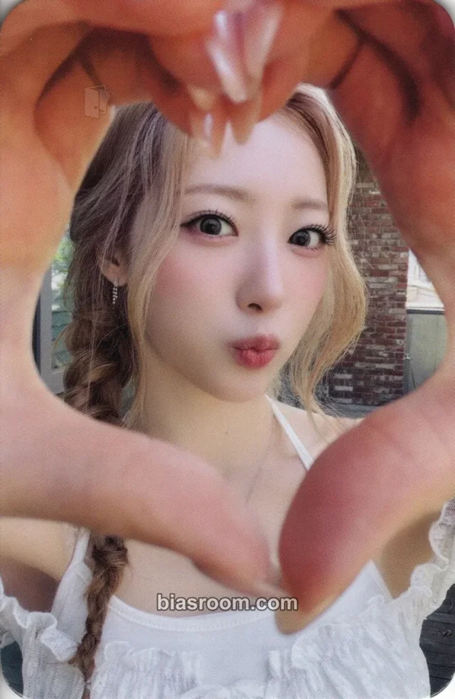 Riina H1-KEY Lovechapter K-pop photocard