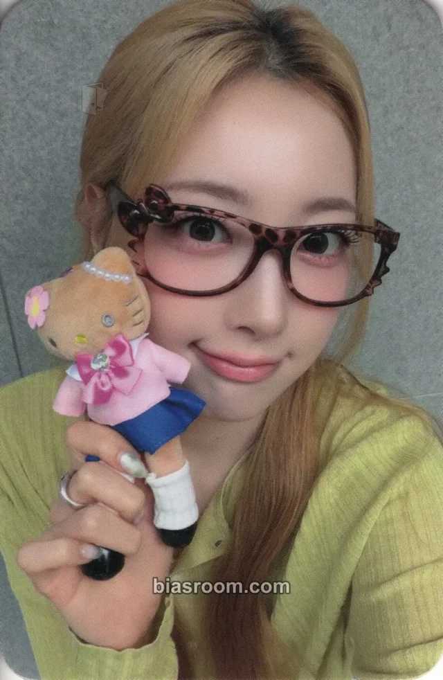 Riina H1-KEY Lovechapter K-pop photocard