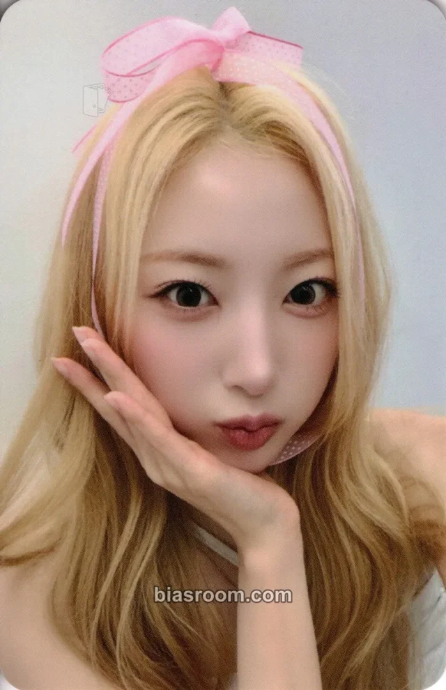 Riina H1-KEY Lovechapter K-pop photocard