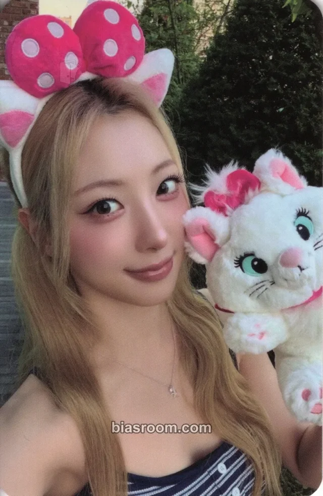 Riina H1-KEY Lovechapter K-pop photocard
