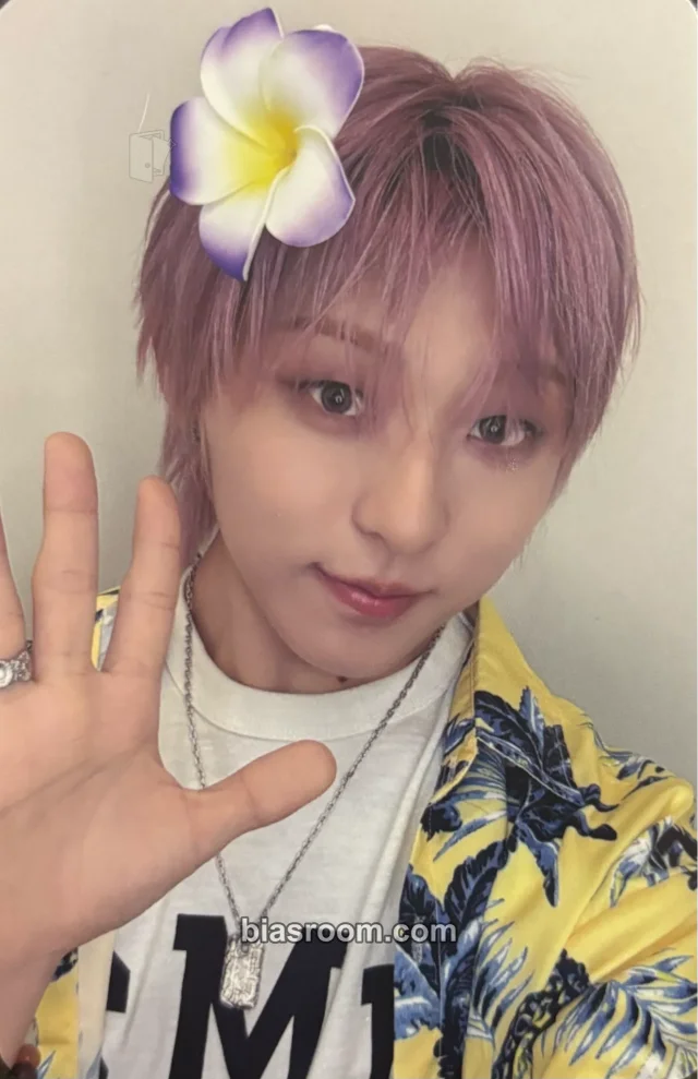 Miraku NouerA [.exe] K-pop photocard