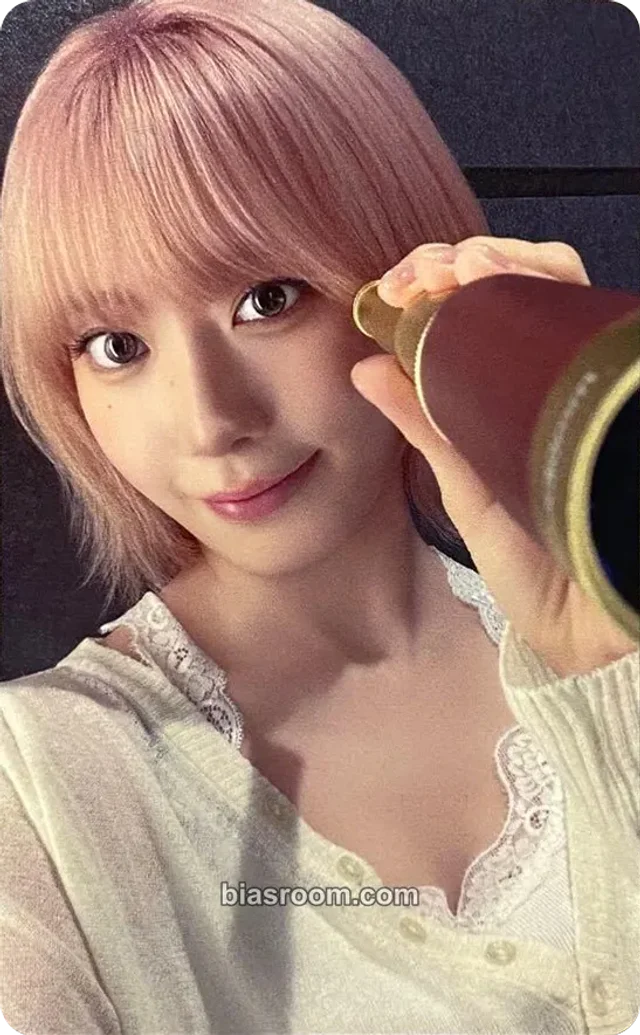Huh Yunjin LE SSERAFIM Pureflow Tour (2026) K-pop photocard