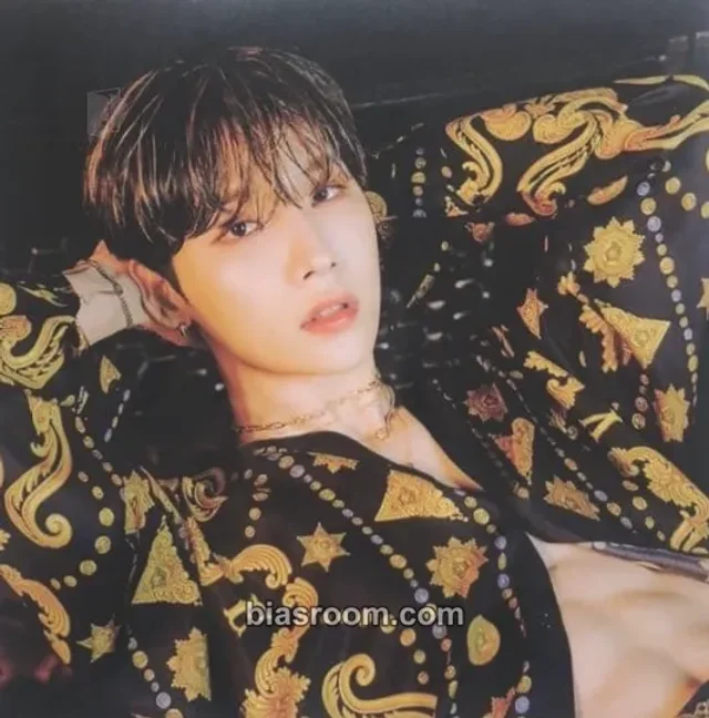 Woong AB6IX SALUTE K-pop photocard