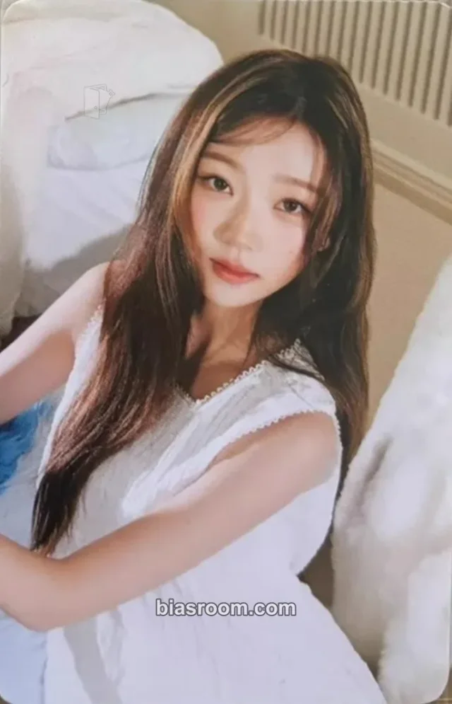 Stella Hearts2Hearts 2026 Season's Greetings K-pop photocard