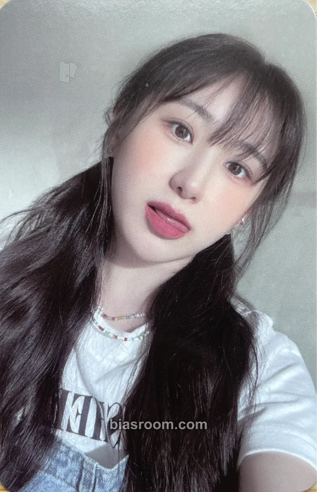 Lee Chaeyeon Lee Chaeyeon 2023 Seasons Greetings Four Season Atelier  K-pop photocard