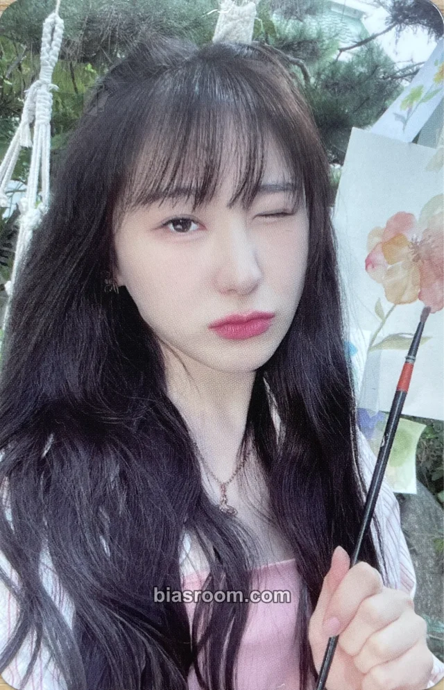 Lee Chaeyeon Lee Chaeyeon 2023 Seasons Greetings Four Season Atelier  K-pop photocard