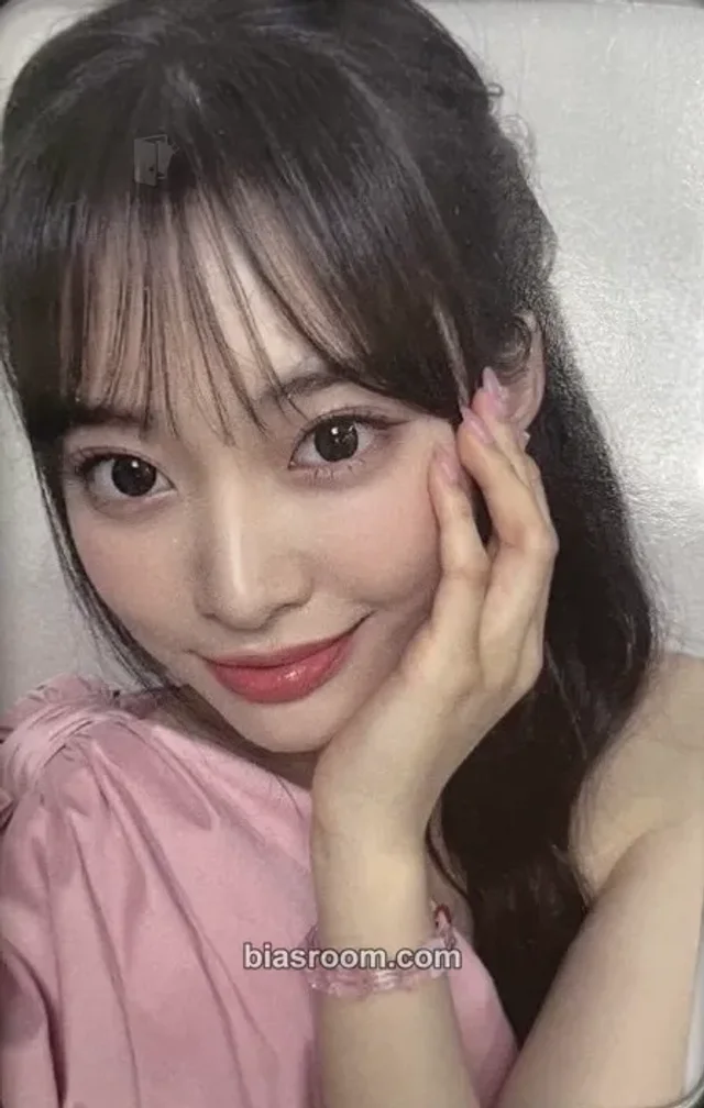Zoa Weeekly Queendom Puzzle Pop-up Store K-pop photocard