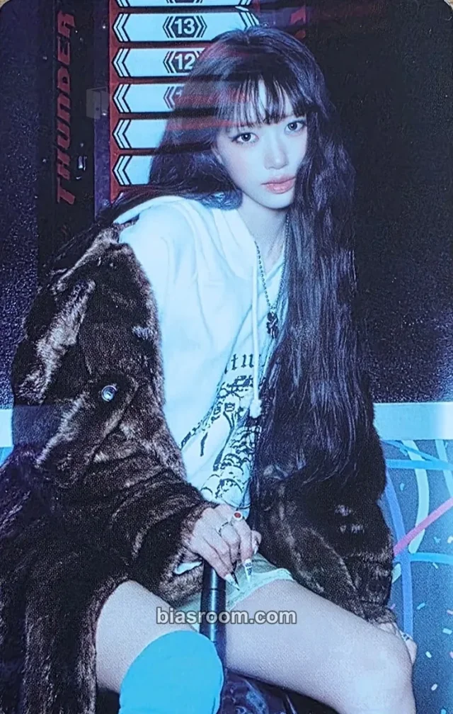 Photocard K-pop di Sooin MEOVV GO HARD