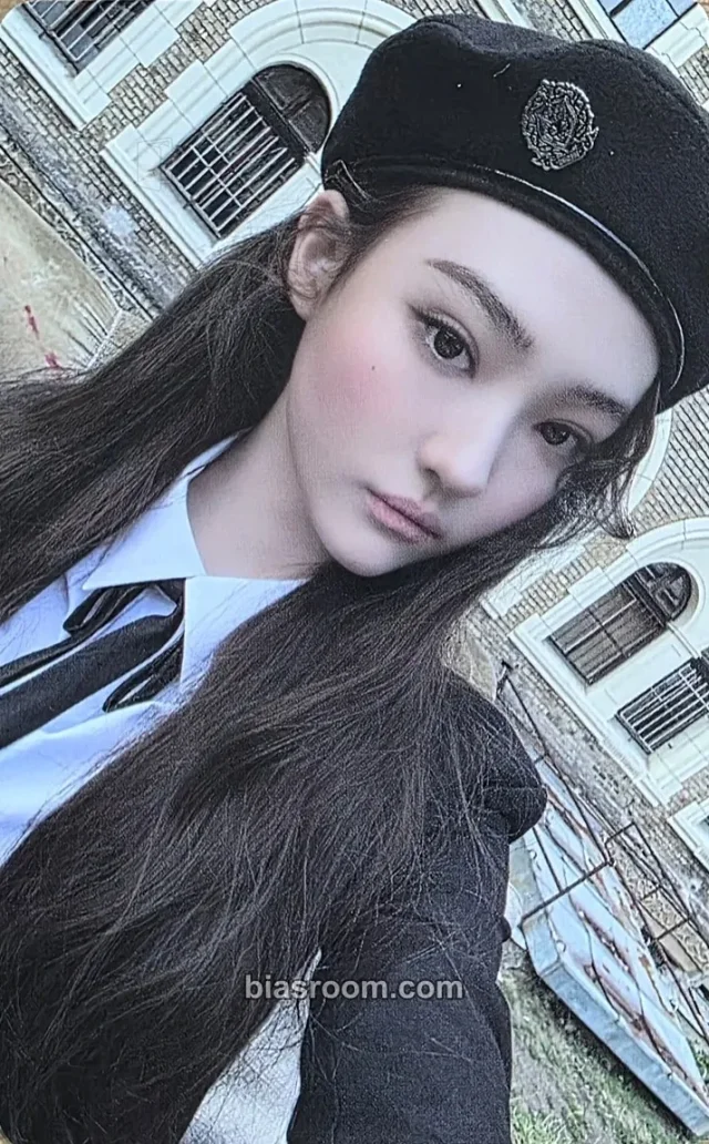 Ella MEOVV GO HARD K-pop photocard