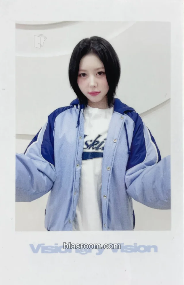 Photocard K-pop di Hyerin tripleS Performante