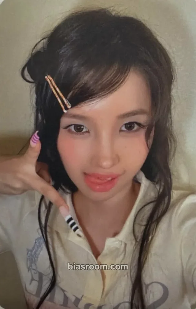Soyeon i-dle What a Wonderful Life K-pop photocard