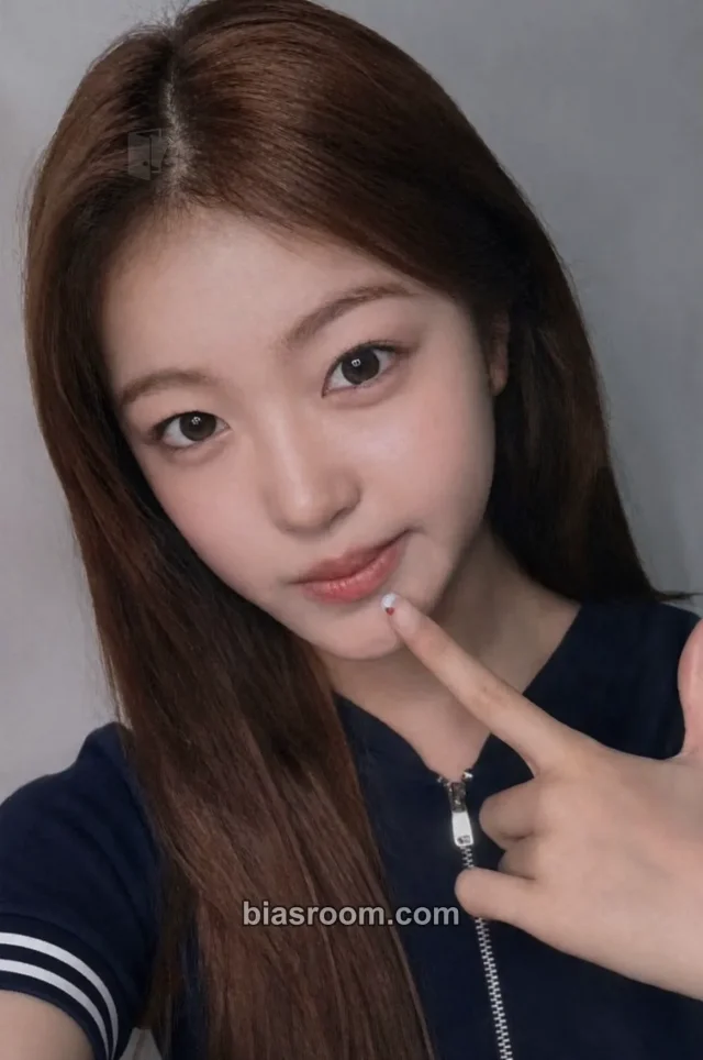 Aijing A2O LITE NEON K-pop photocard